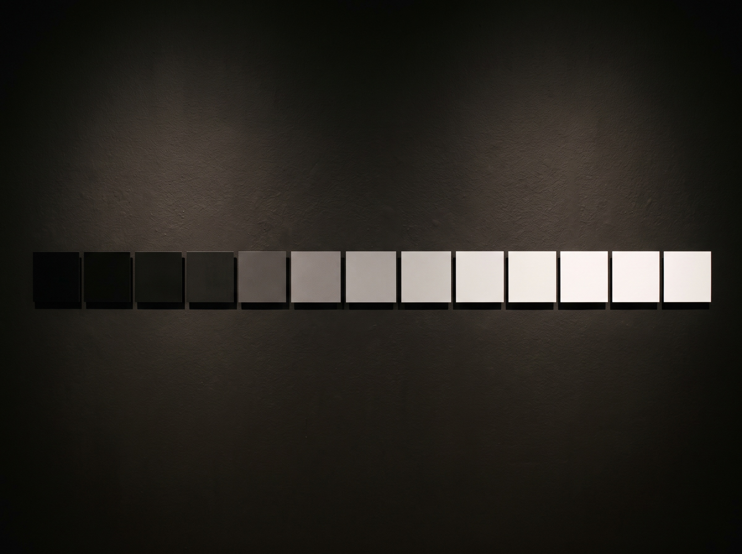 A grayscale step-wedge in which the darkest and brightest steps blur together while the middle steps stay distinct